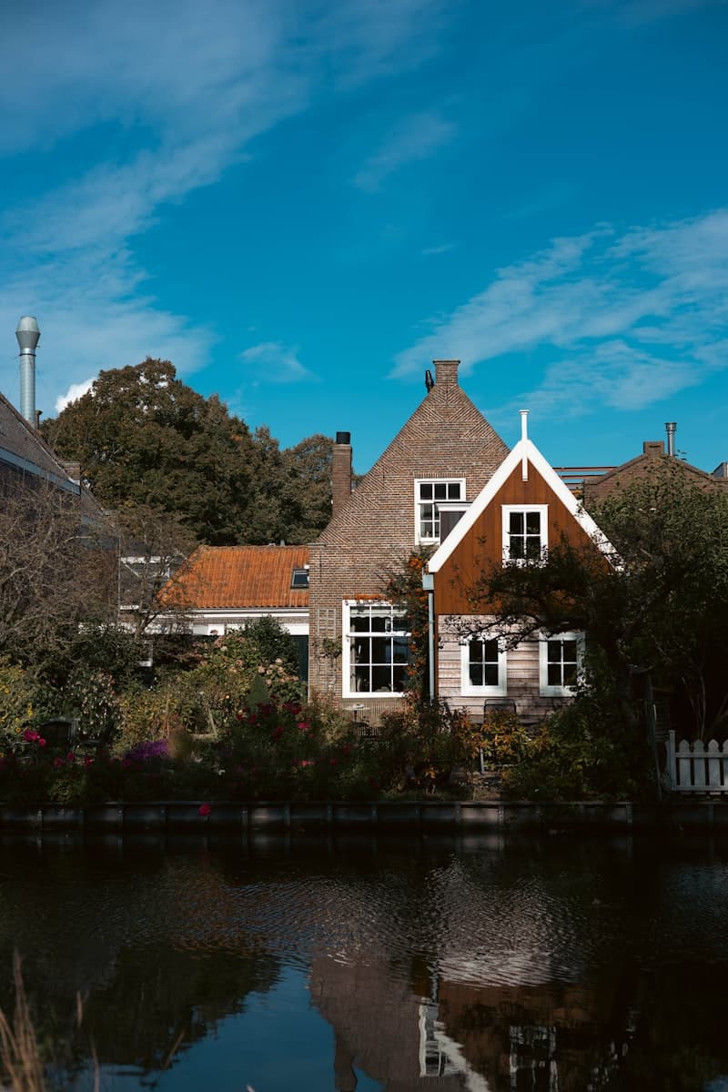 Karakteristieke grachtenwoning met zonnige tuin